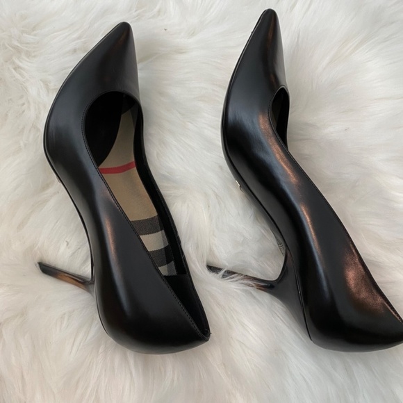 Burberry Mawdesley Pump. Black. EU 38 - Picture 6 of 15